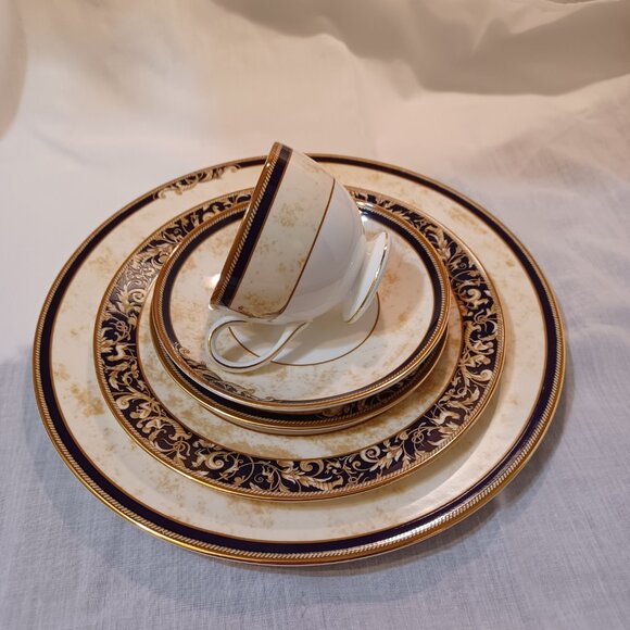 WEDGWOOD England CORNUCOPIA 1995 Bone China (Five) 5 PC Place Setting Blue Mark - Picture 3 of 11